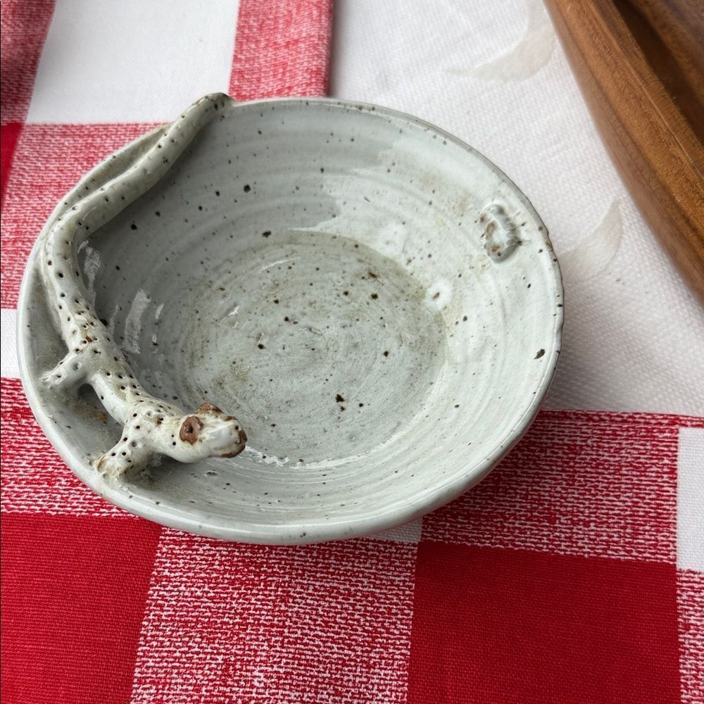 Artisan Ceramic Bowl with Lizard Accent - Picture 2 of 3